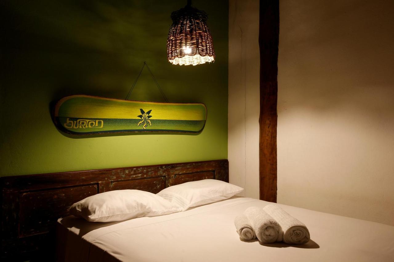 Bahia Surf Camp Hotel Abrantes Esterno foto