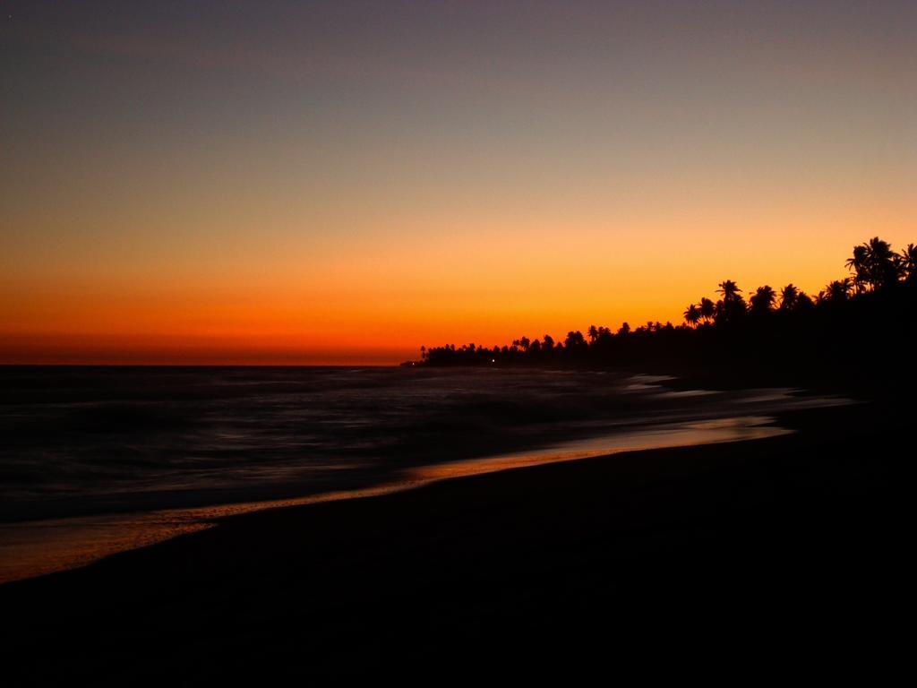 Bahia Surf Camp Hotel Abrantes Esterno foto